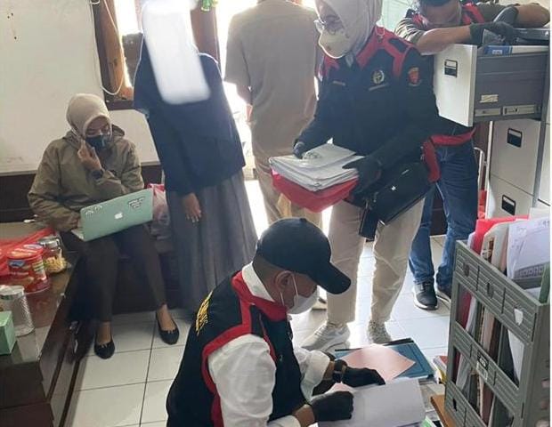 “Bongkar Dugaan Korupsi Bansos, Kejari Ponorogo Sita Dokumen dan Komputer Dinsos P3A”